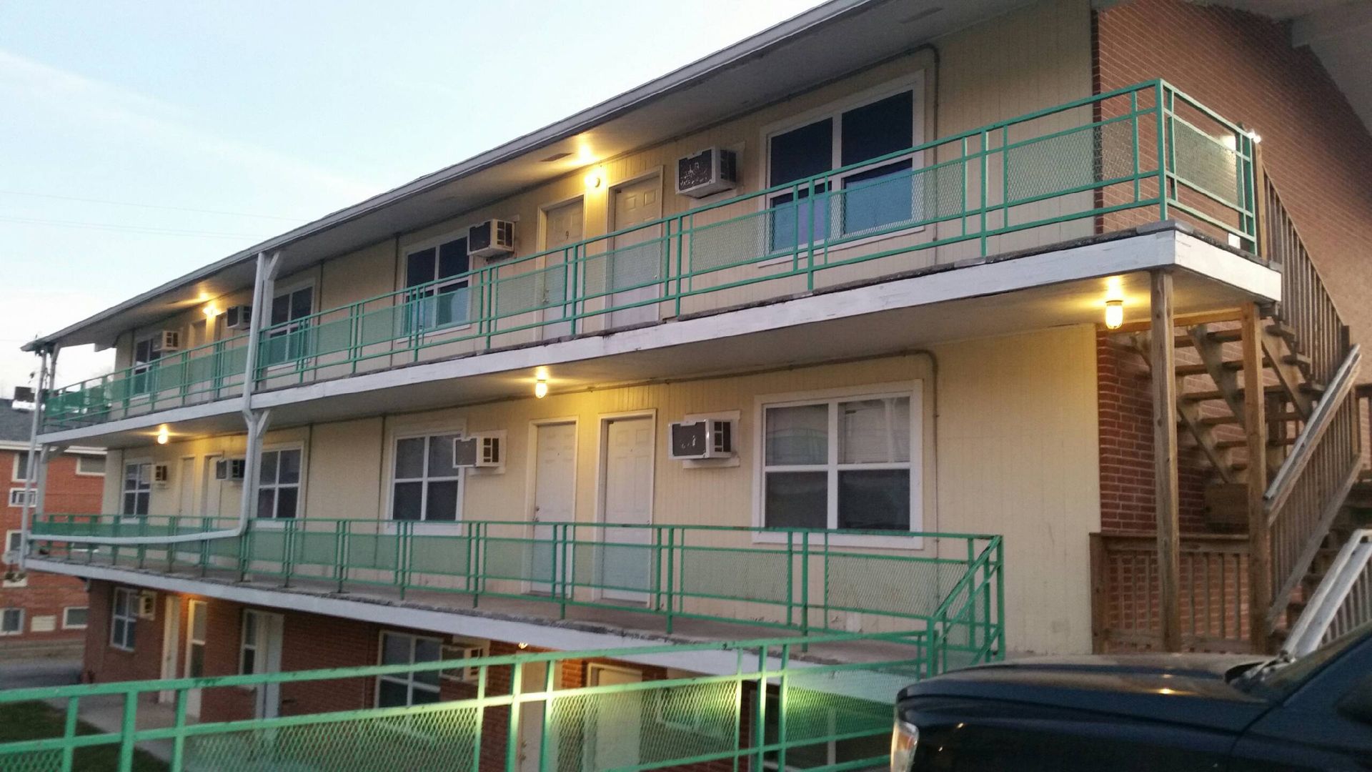 Omaha Apartment: 4822-4826 Sahler Street