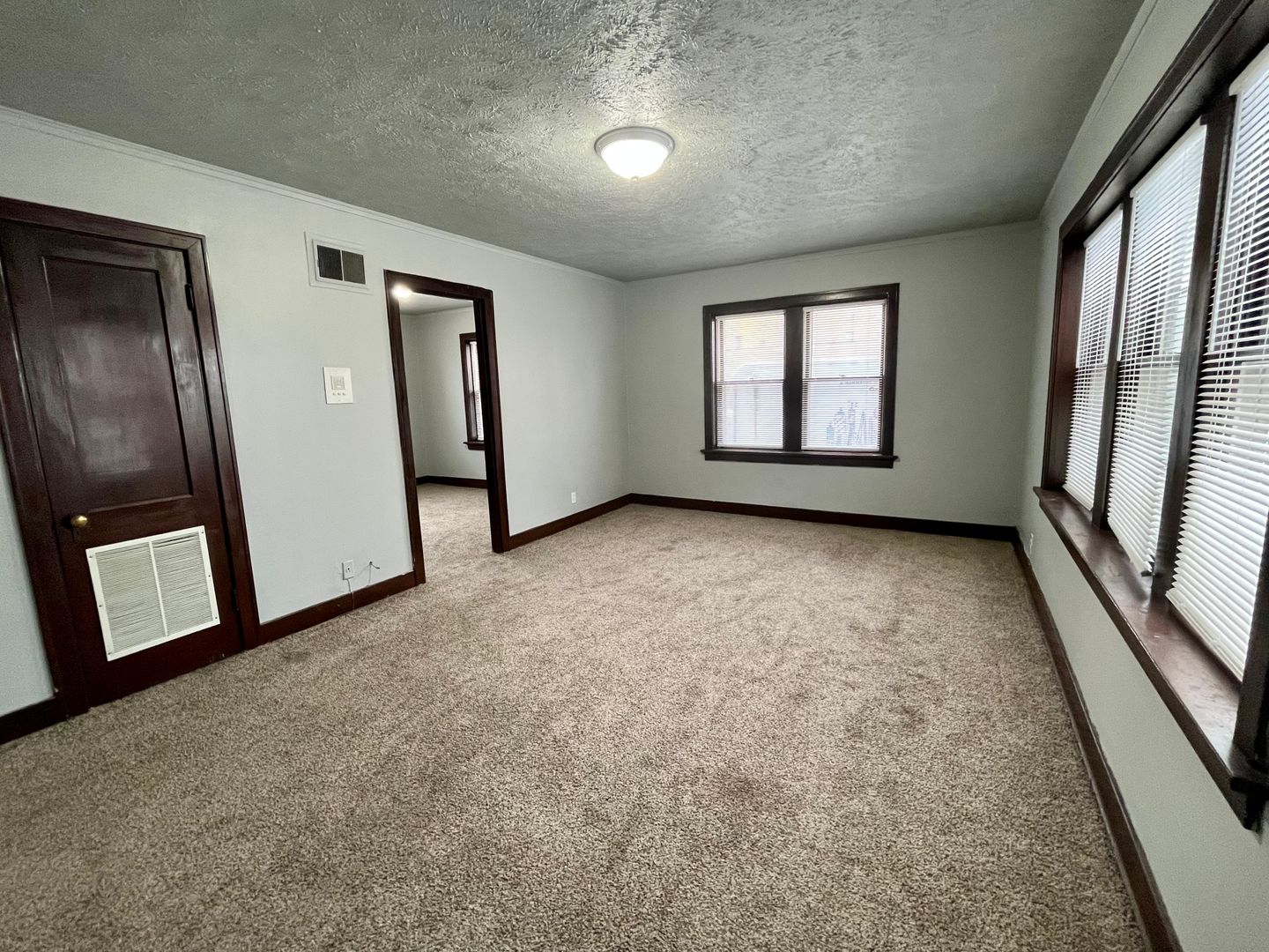 Omaha Apartment: 2221 Jones Street