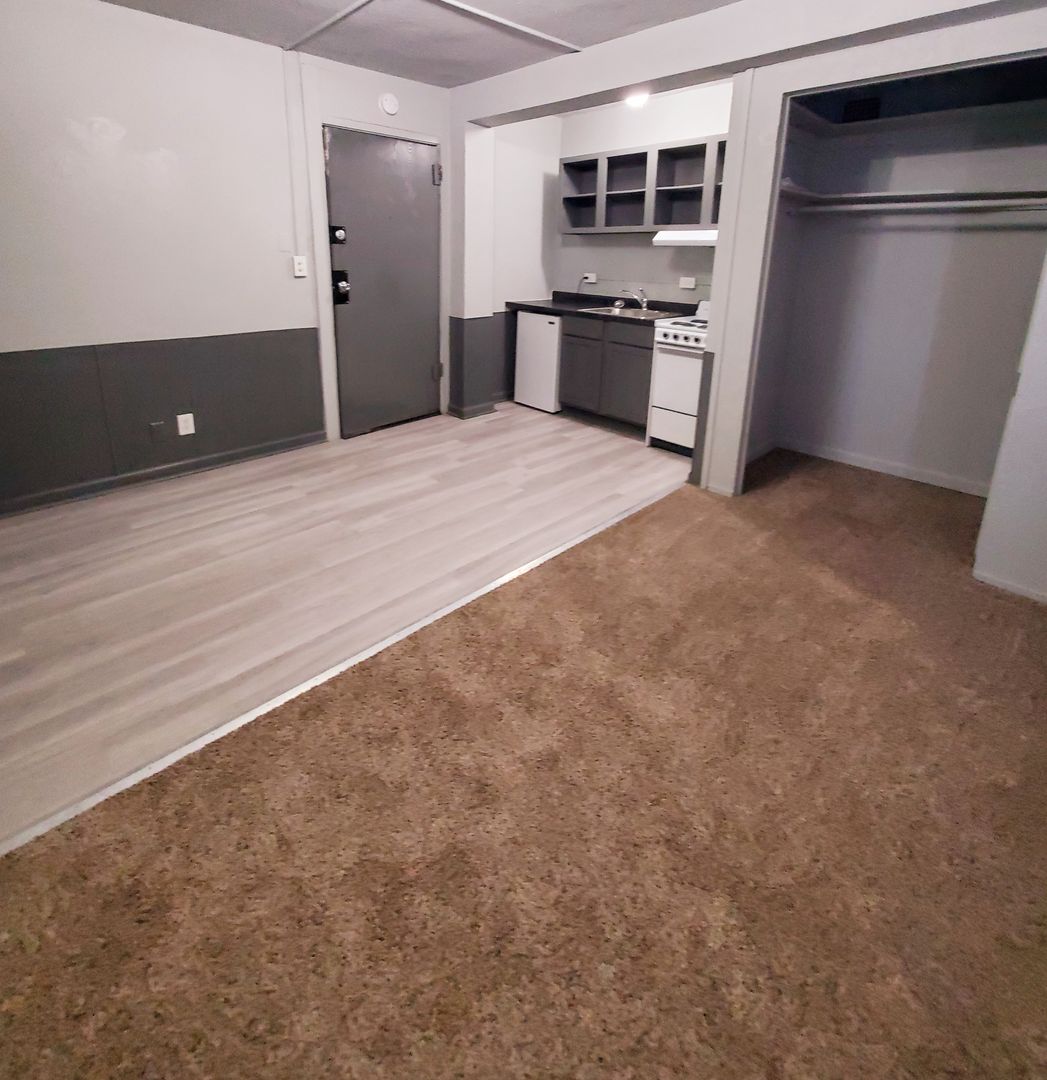 Omaha Apartment: 2205 Jones Street