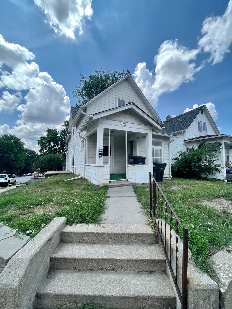 Omaha House: 4201 Cuming
