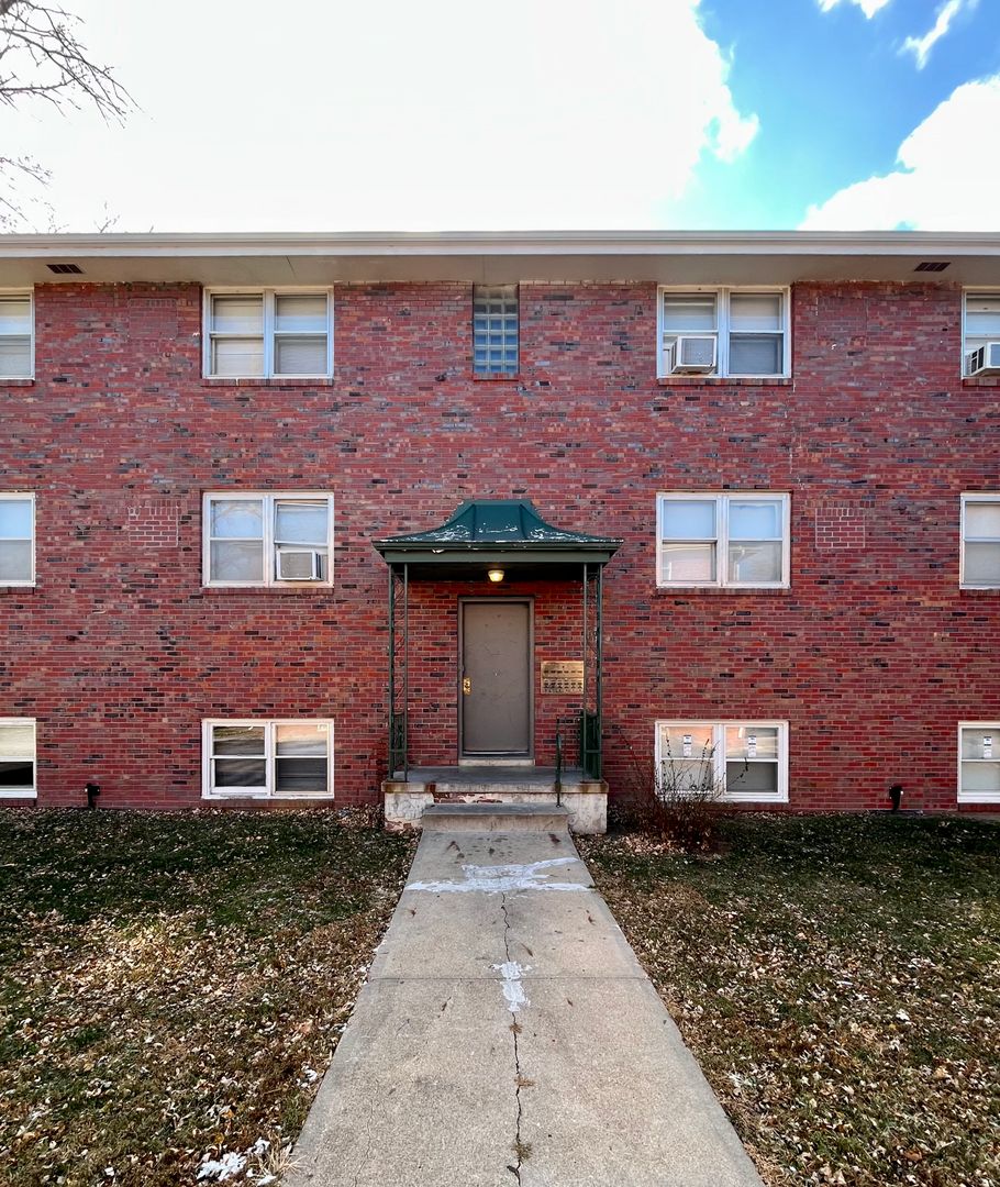 Omaha Apartment: 812 N. 44th Street