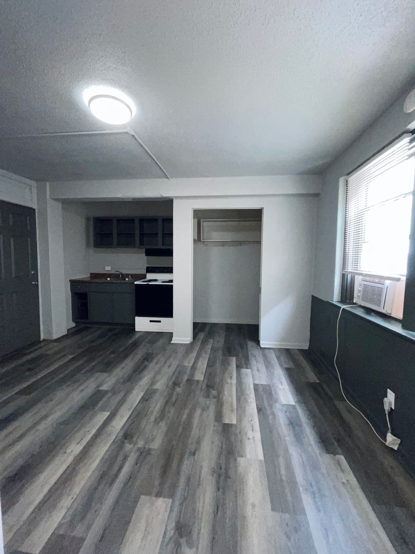Omaha Apartment: 2207 Jones Street