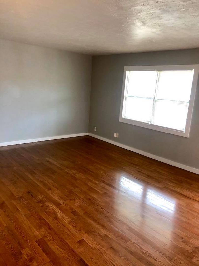 Omaha Apartment: 4822-4826 Sahler Street
