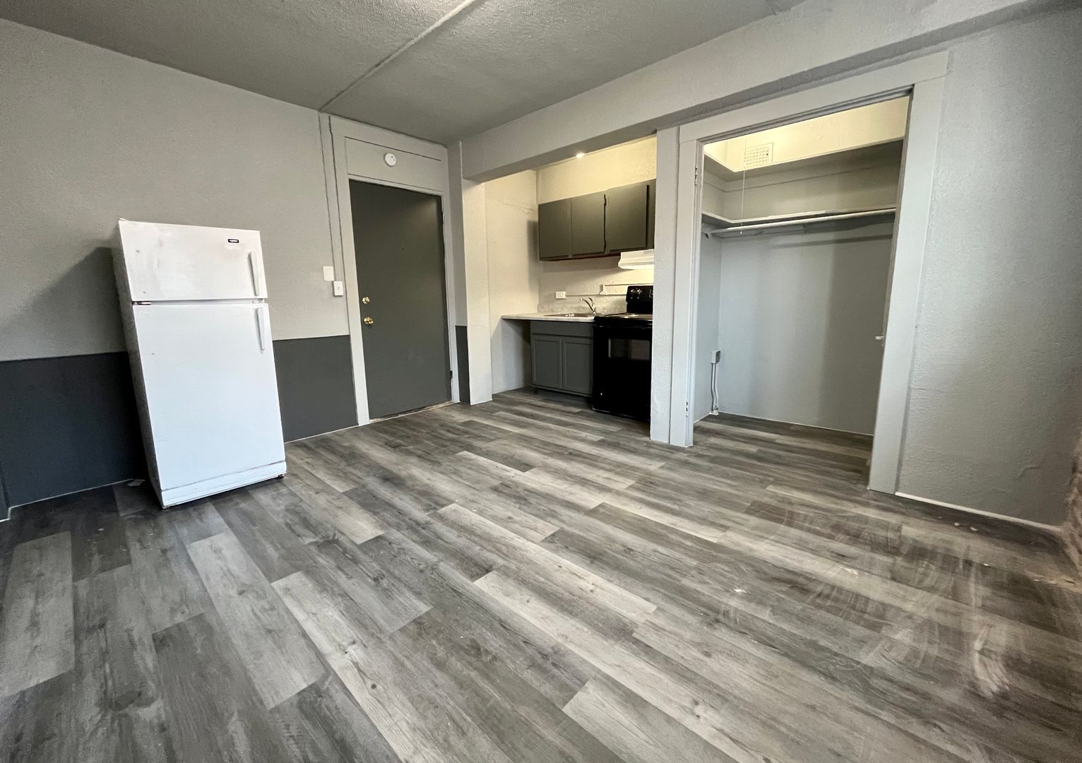 Omaha Apartment: 2207 Jones Street