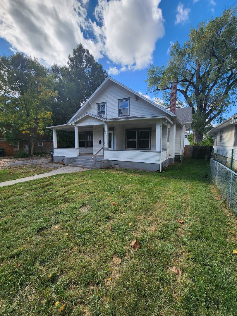 Omaha House: 6010 Florence Boulevard