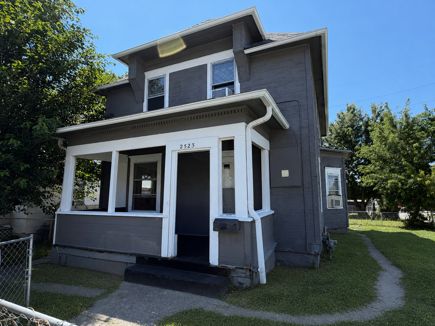 Omaha House: 2523 Jones Street