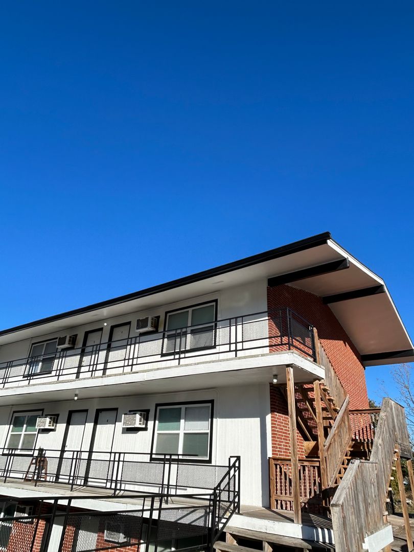 Omaha Apartment: 4822-4826 Sahler Street