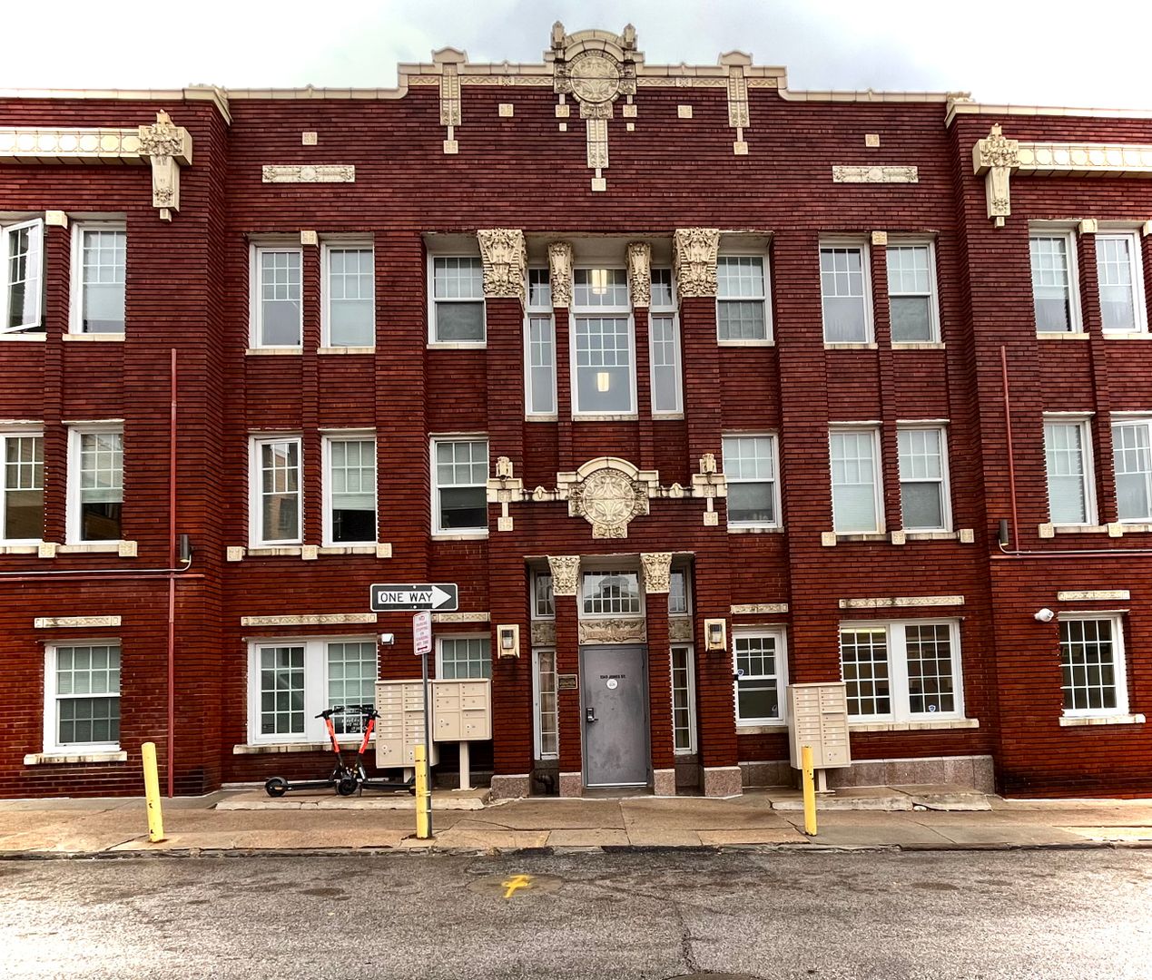 Omaha Apartment: 2243 Jones Street