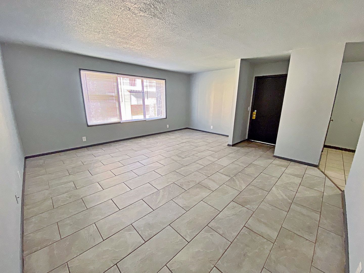 Omaha Apartment: 5122 NW Radial Highway