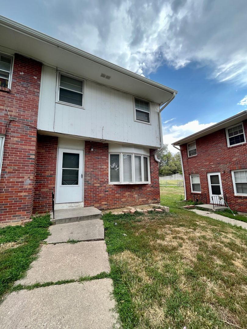 Omaha Apartment: 4484 Redman Avenue