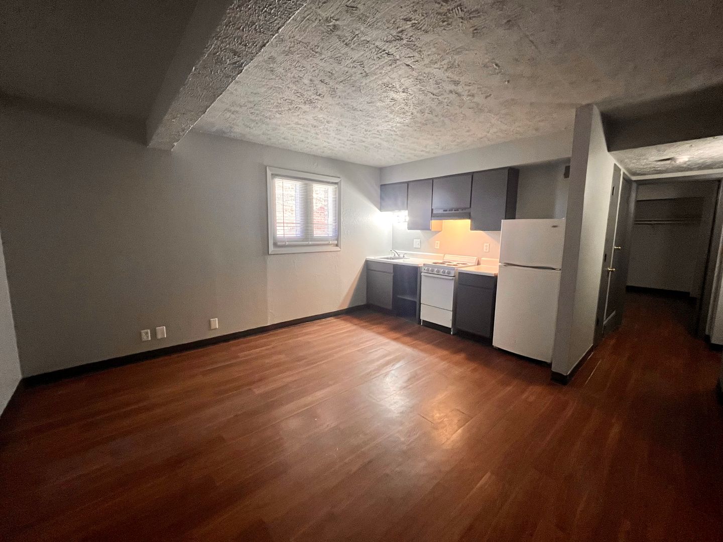 Omaha Apartment: 2211 Jones Street