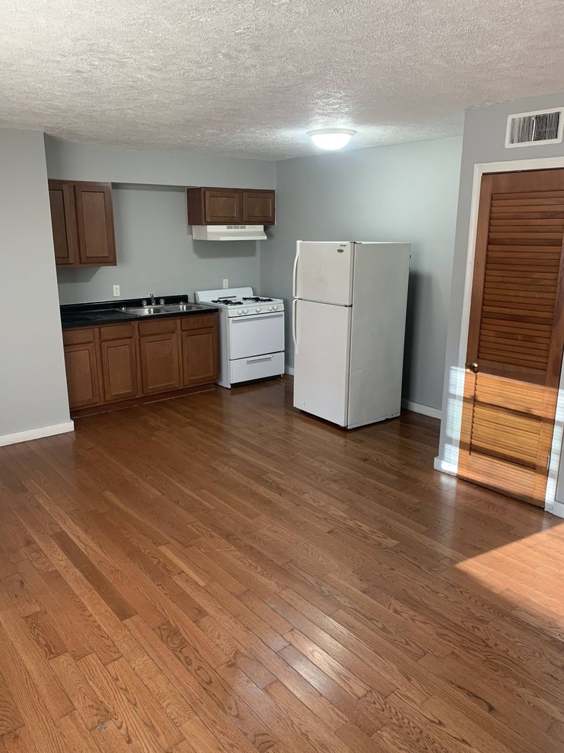 Omaha Apartment: 4822-4826 Sahler Street
