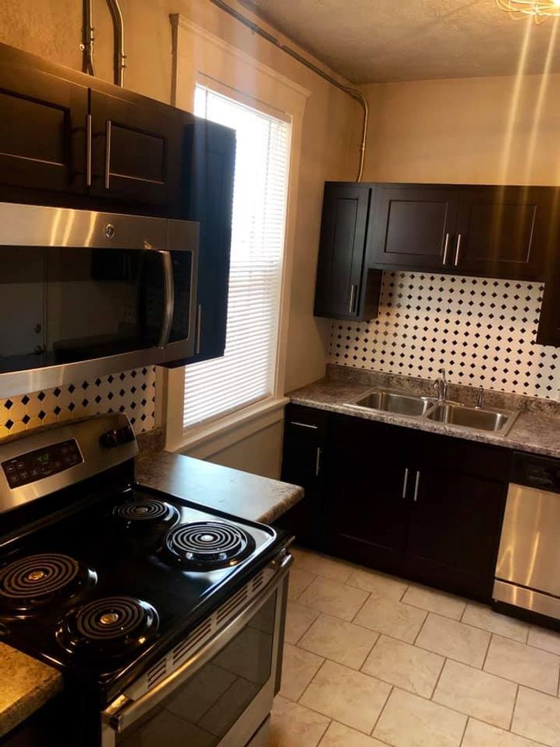 Omaha Apartment: 2243 Jones Street