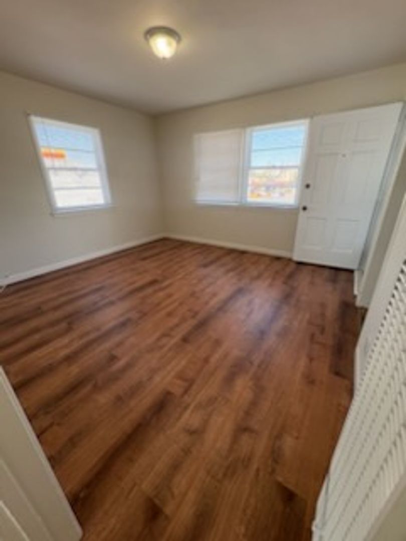 Long Beach Apartment: 1091-1093 Redondo Ave. & 3324-3332 E. 11th St.