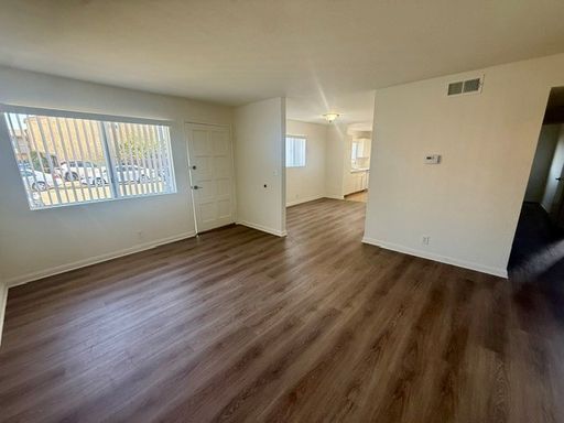 Huntington Harbour Beauty! 3 Bed, 2 Bath + Private Side Yard & 2 Car Garage – photo 1