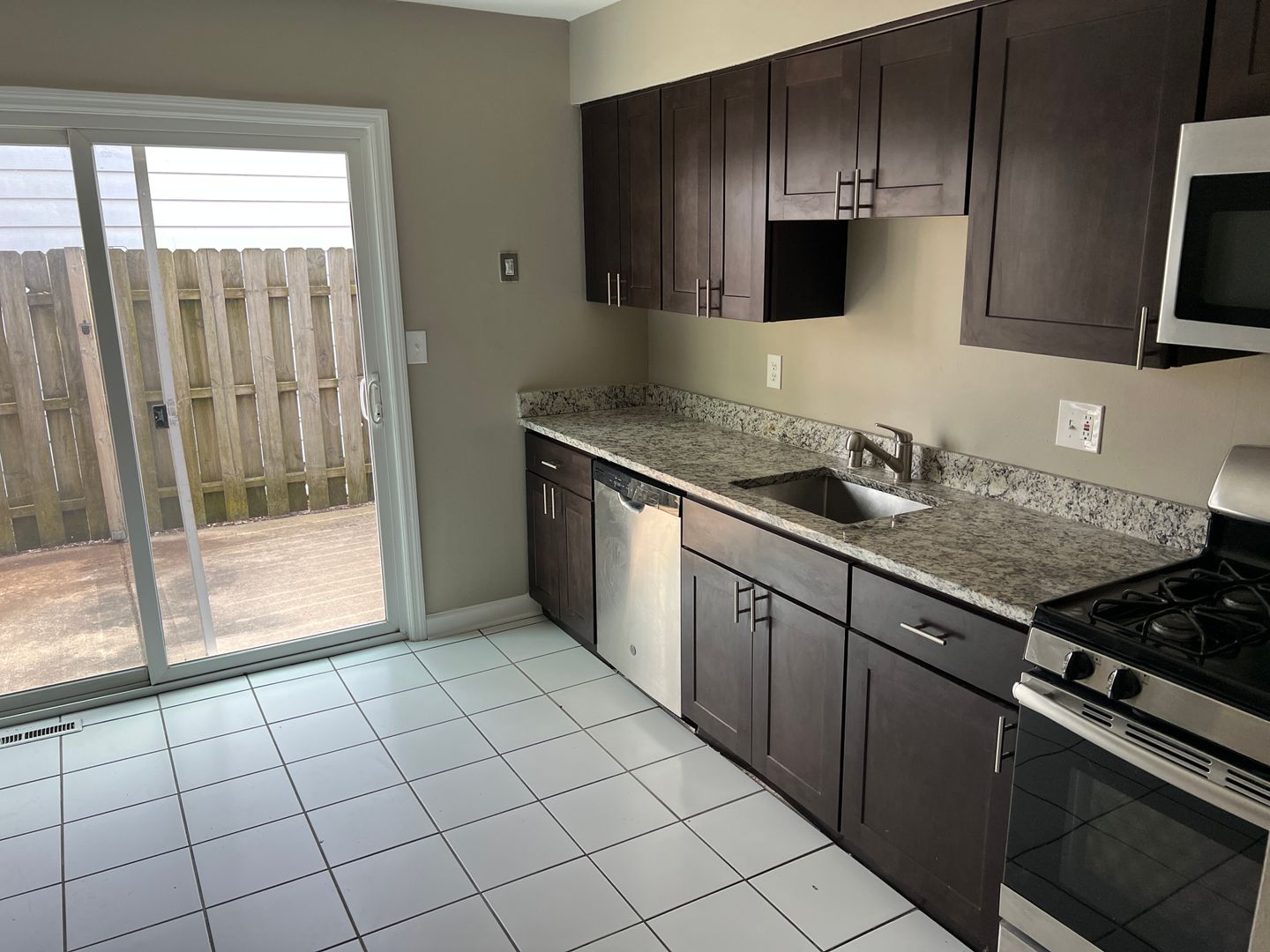 Milwaukee Apartment: 3220 N. Bartlett Ave.