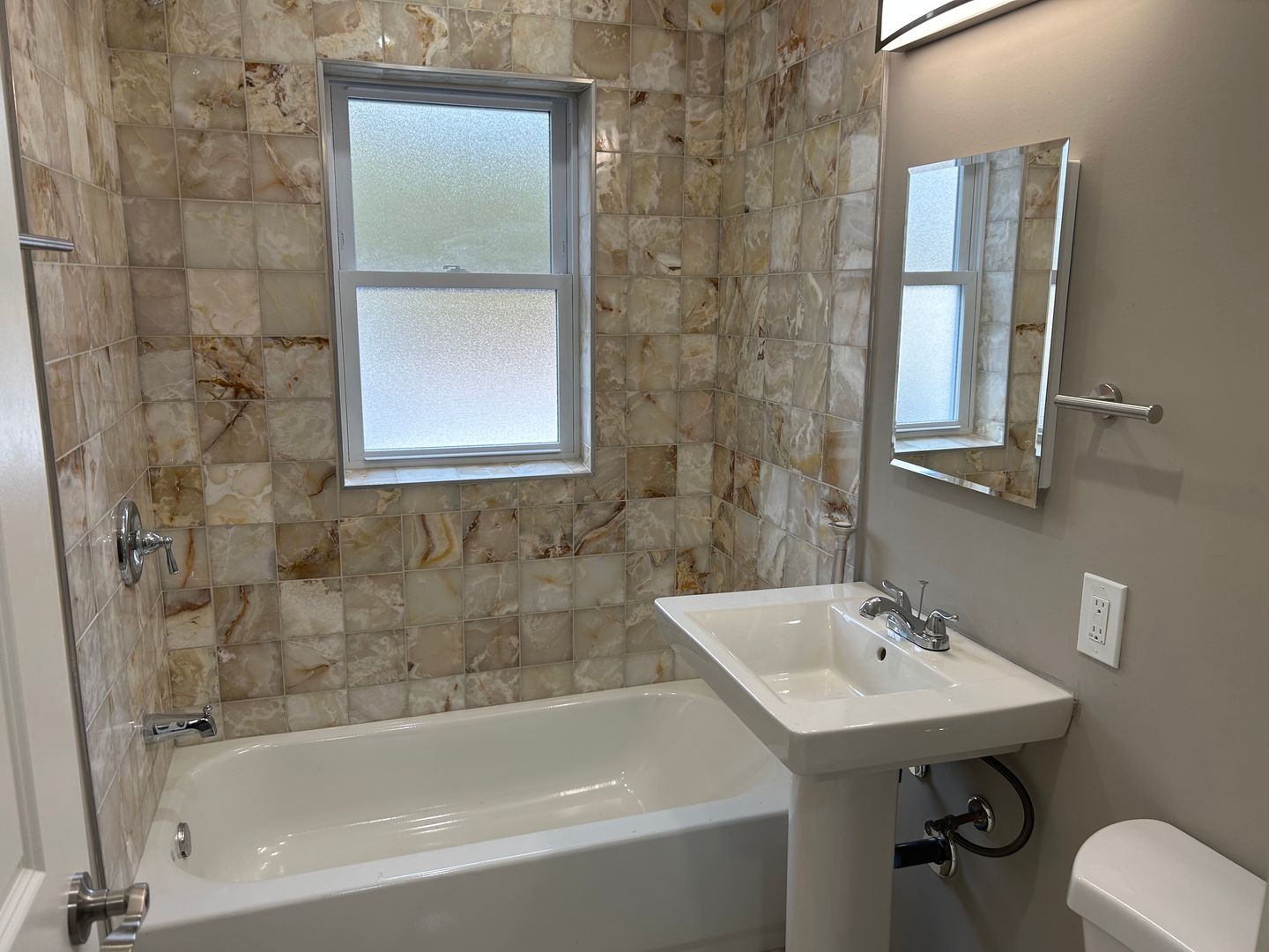 Shorewood Apartment: 1550-52 E. Capitol Dr.