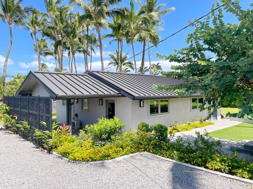 Island Living in a Renovated 2-Bed, 2-Bath Unfurnished Maui Meadows Retreat – photo 1