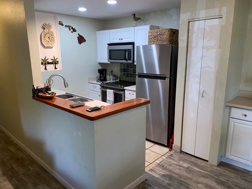 Nicely Furnished, tastefully remodeled, downstairs Kihei Villages with 2 designated parking spaces