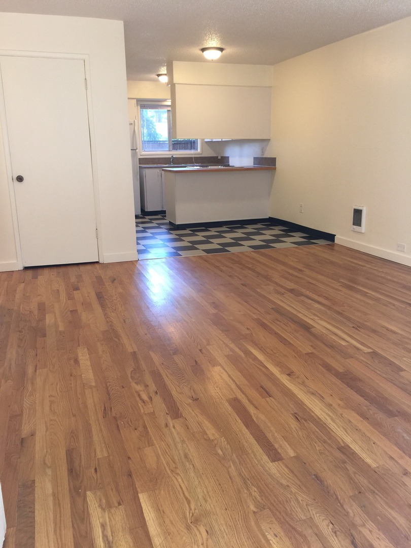 Portland Apartment: 4041 SE Gladstone St.