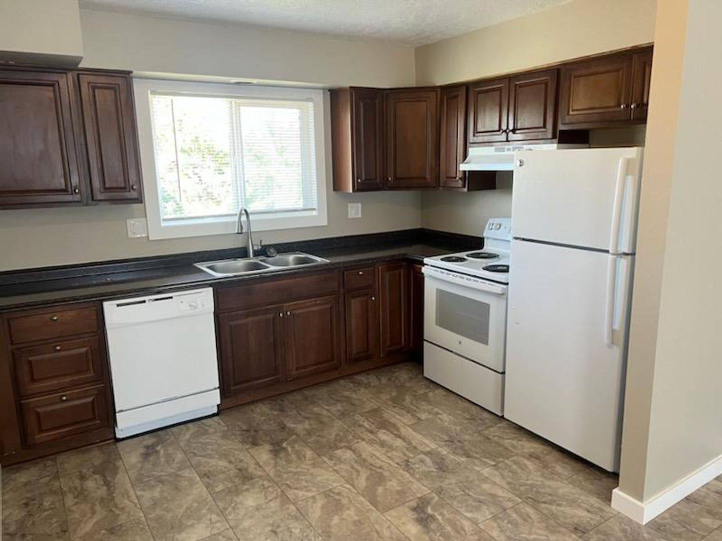 Portland Apartment: 502 NE 78th Ave