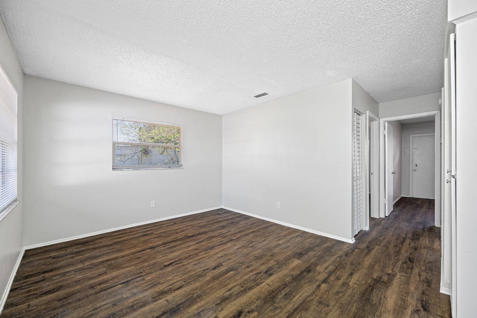 Pinellas Park Apartment: 4520 76th Ave N