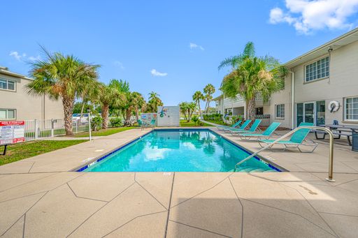 Lakeside Villa | Comfortable 1 Bedroom Living – photo 1