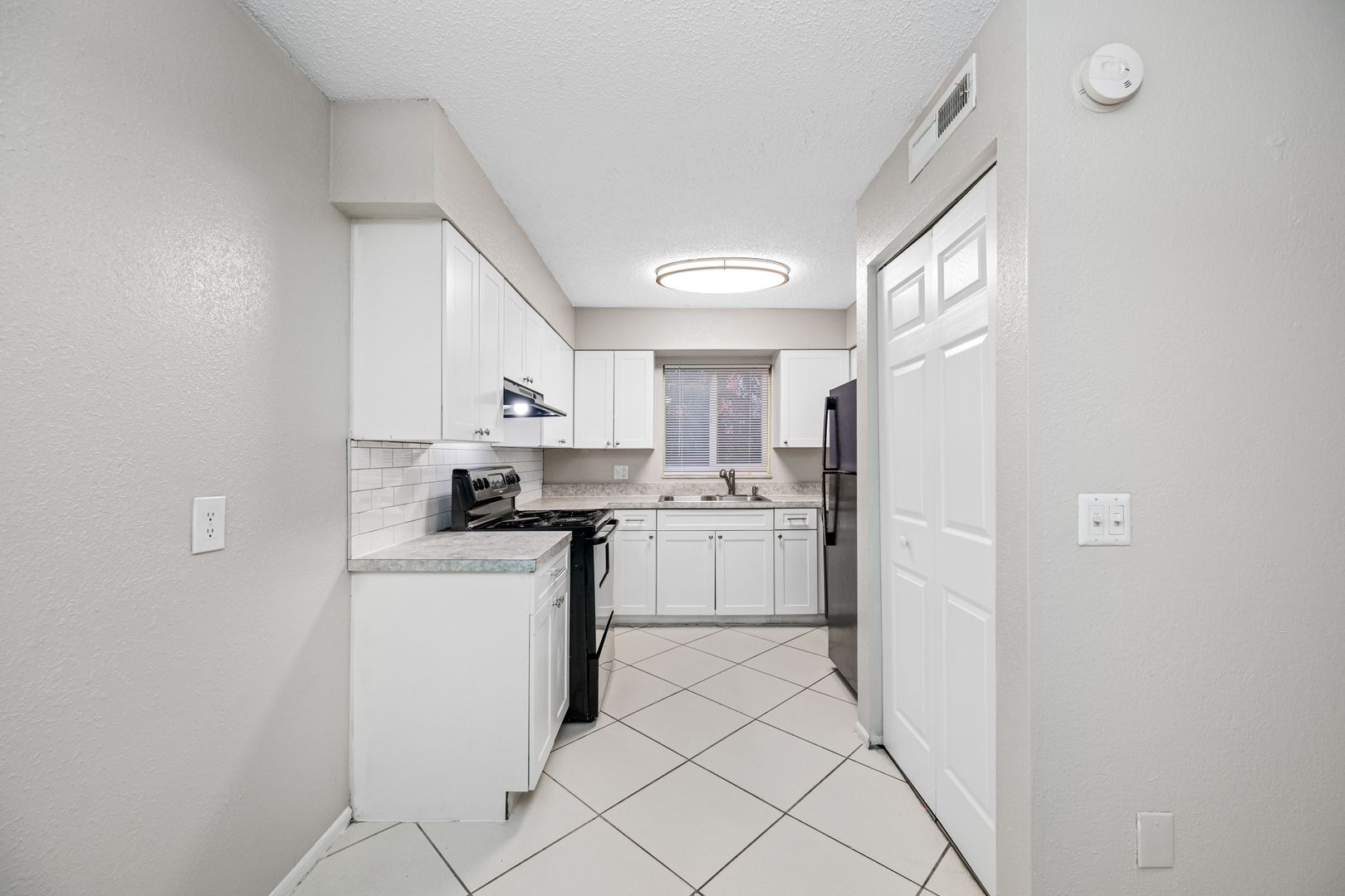 2BR/1BA Apartment with Patio, Pool & Fitness Center