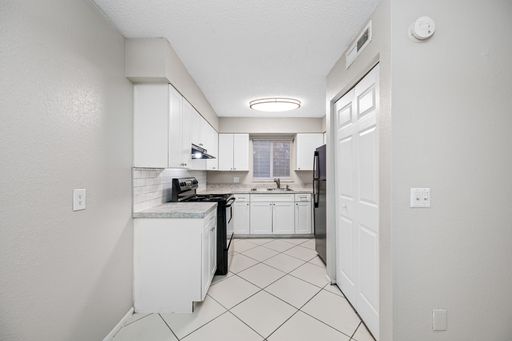 2BR/1BA Apartment with Patio, Pool & Fitness Center