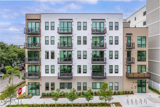 Luxury 1 Bedroom in Boutique Building – photo 1