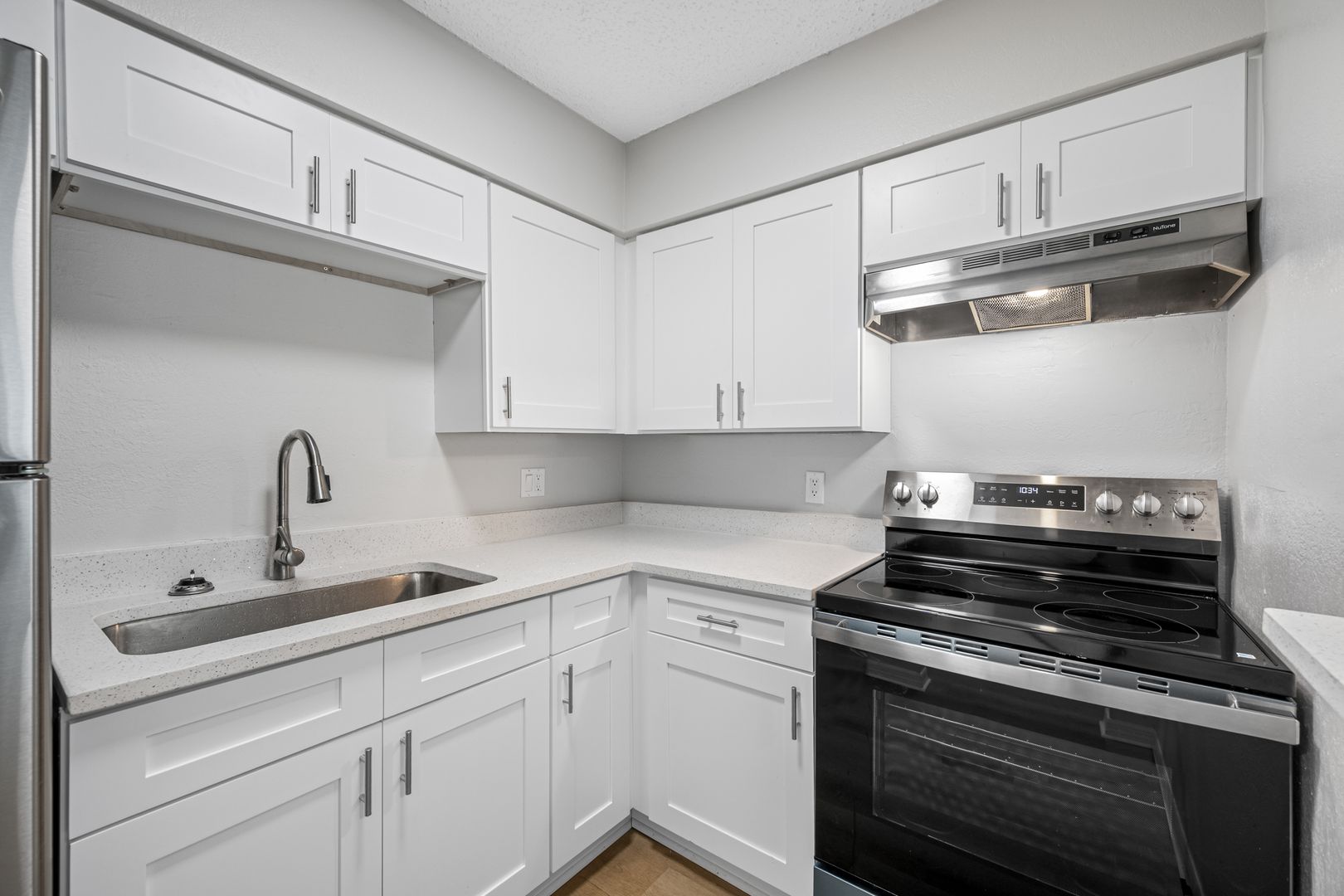 Kenneth City Apartment: 5870 56th Ave N