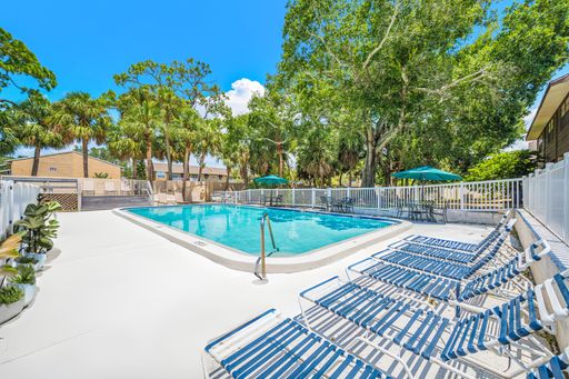 HUGE Renovated Townhome - Private Laundry & Pool – photo 1