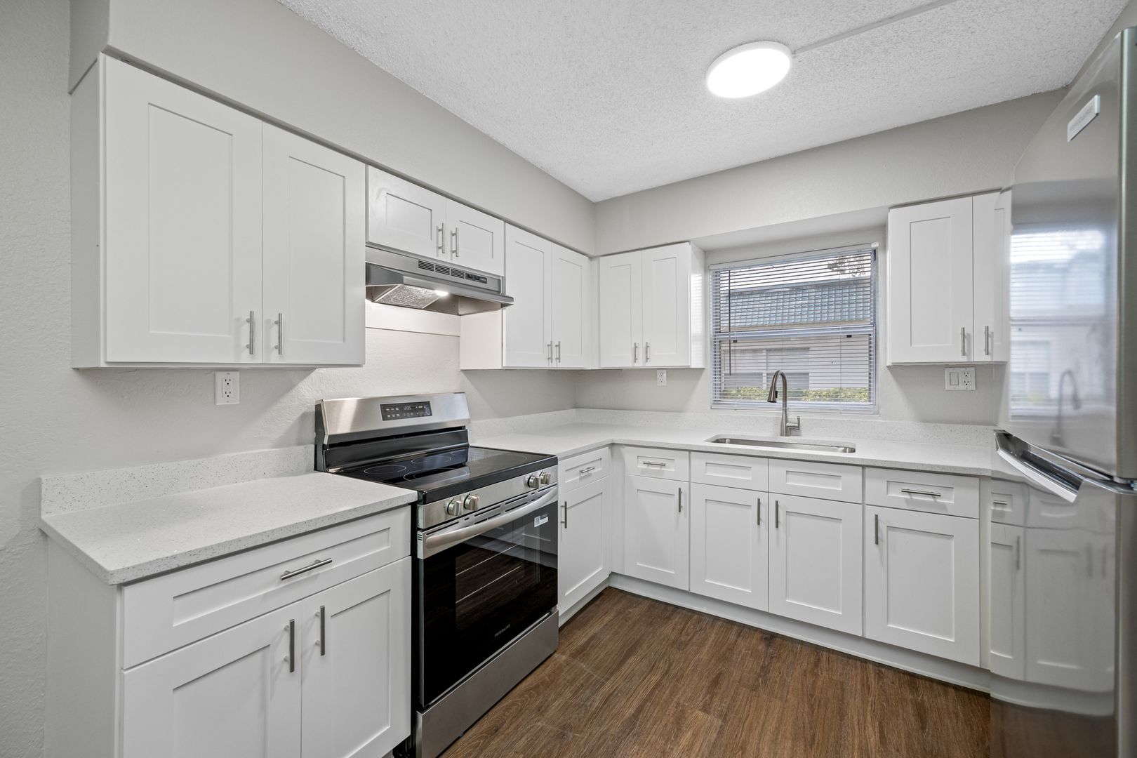 Kenneth City Apartment: 5870 56th Ave N