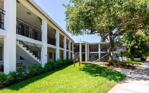 Renovated, Condominium-Grade Old Northeast Flat – photo 1