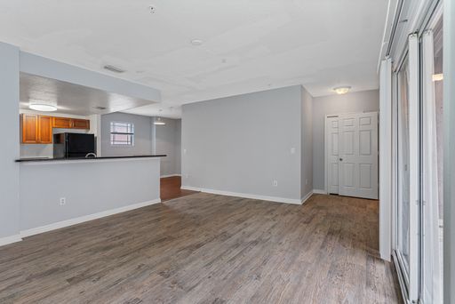 Huge 3-Bedroom Townhouse with 2 Car Garage! – photo 1