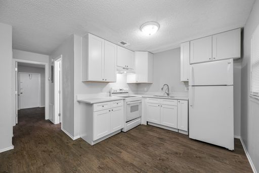 2-Bedroom Villa w Private Fenced Backyard in Pinellas Park - Ask for our Move-in Special! – photo 1