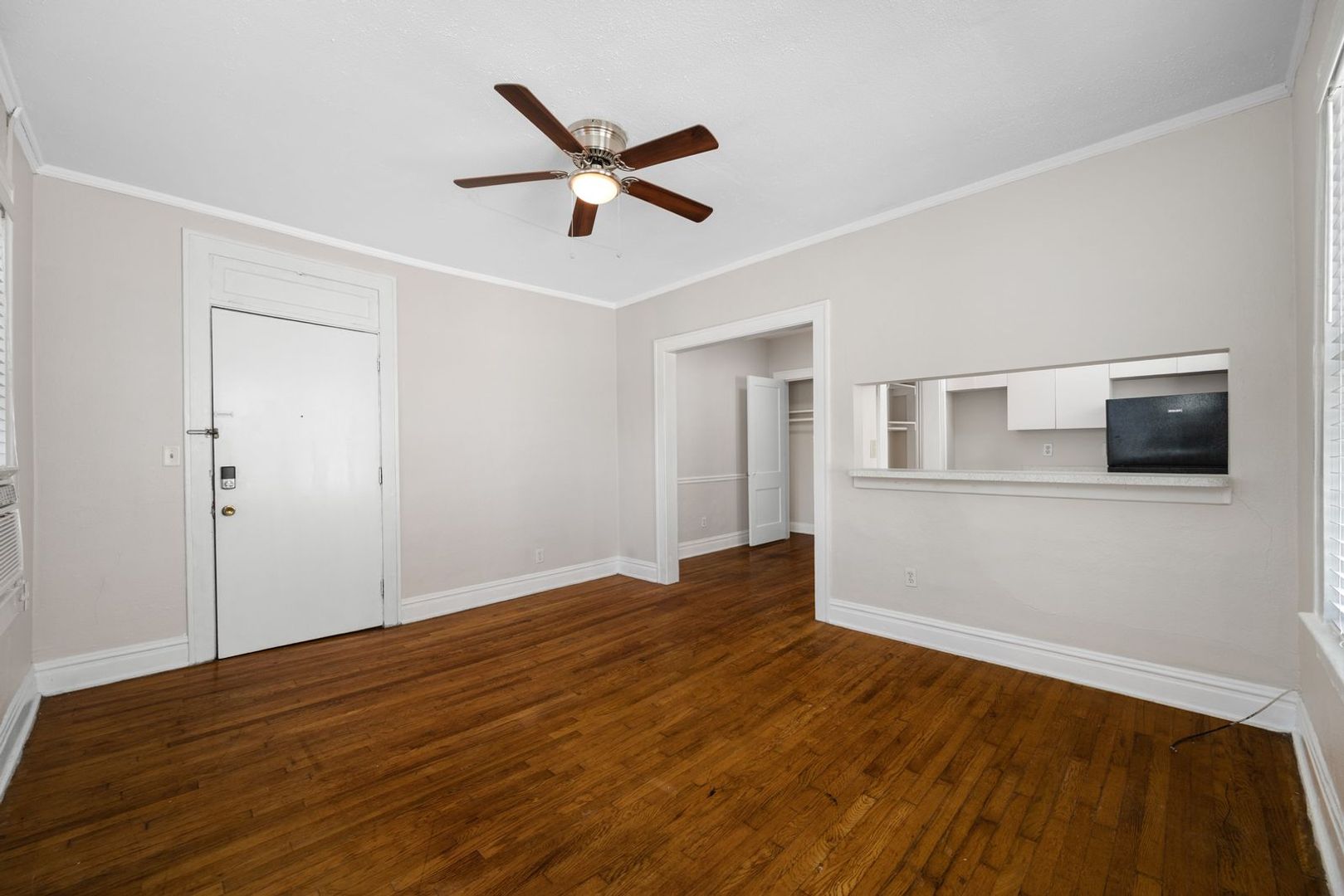 Kansas Ave Flats — 2505 W Kansas Ave. #7