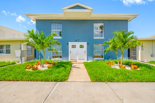 Renovated OVERSIZED 2 Bed/2 Bath at 140 Davis – Live the Davis Islands Lifestyle! *SPECIALS* – photo 1