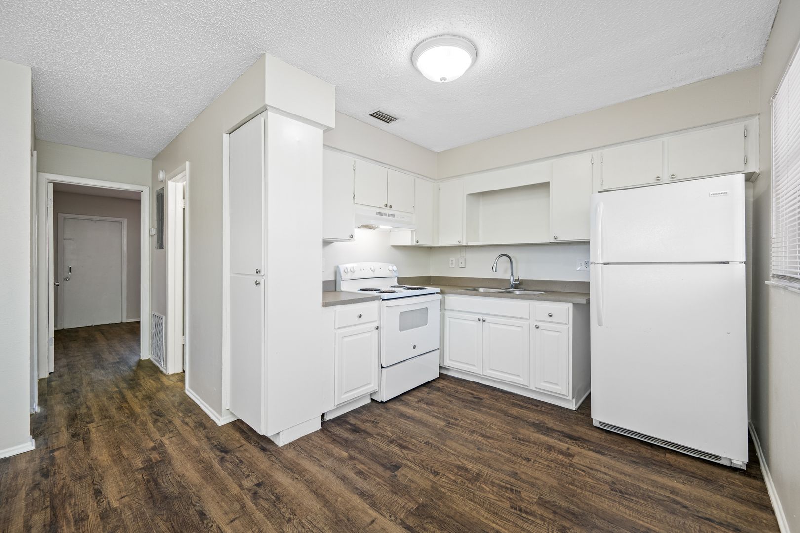 Pinellas Park Apartment: 4520 76th Ave N