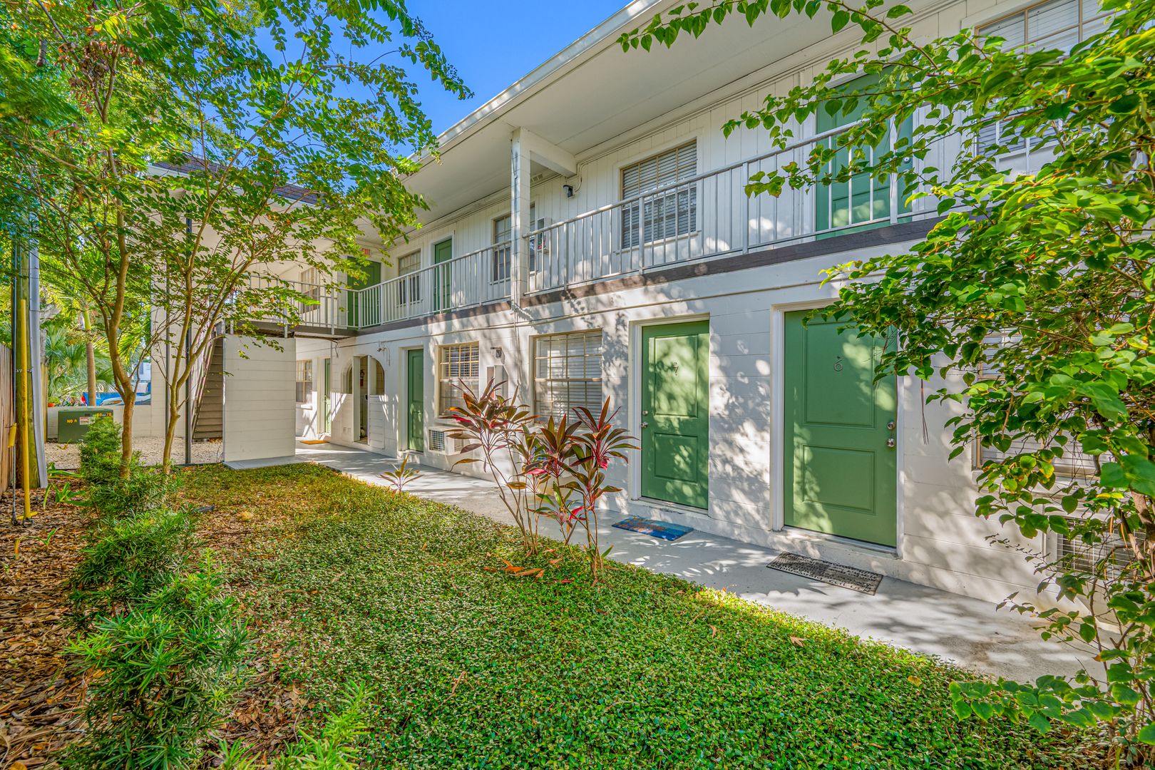 Tampa Apartment: 3211 W De Leon St