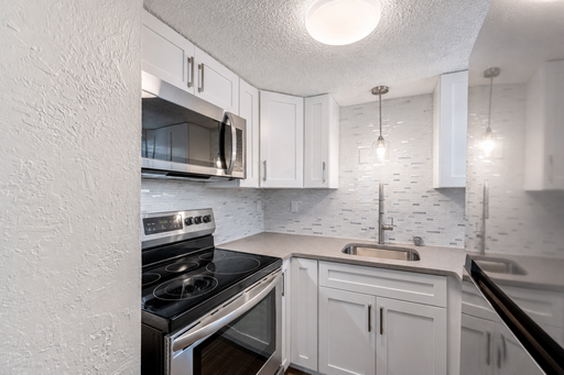 1 Bedroom Condo in Pet Friendly Community w/ Pool (Rent adjusted to include Move-in Special!) – photo 1