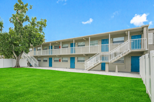 Kenwood - Renovated 2-Bedroom – photo 1