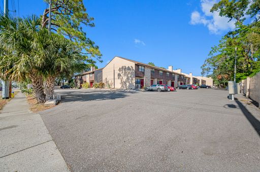 HUGE Renovated Townhome - Private Laundry & Pool – photo 1