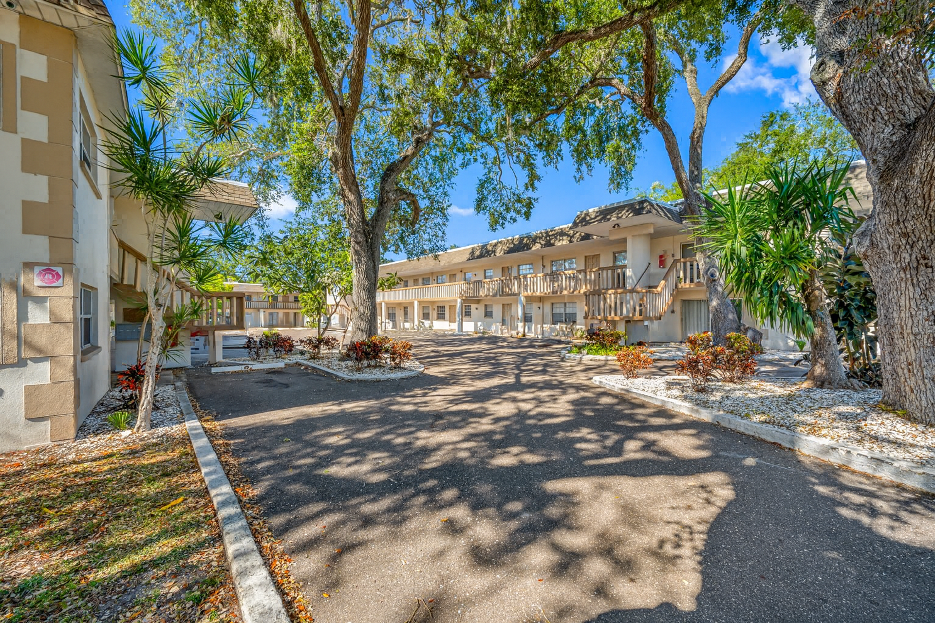 Largo Apartment: 1500 W Bay Dr