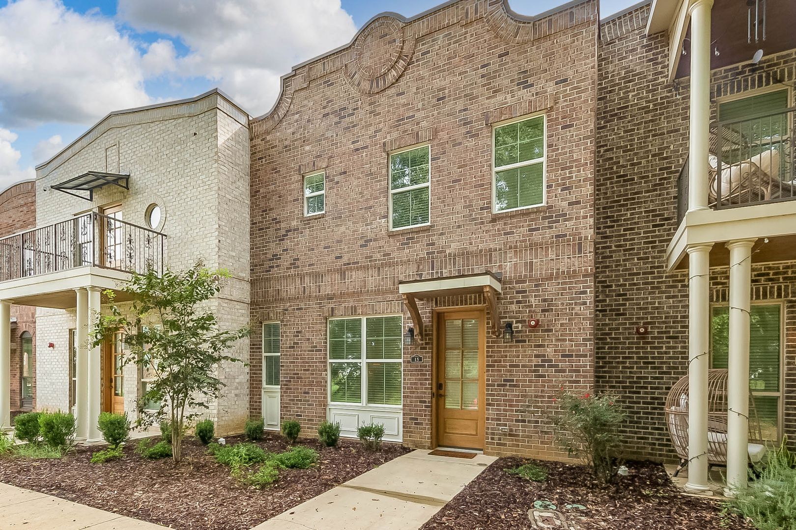 Northport Townhome: 120 Main Ave