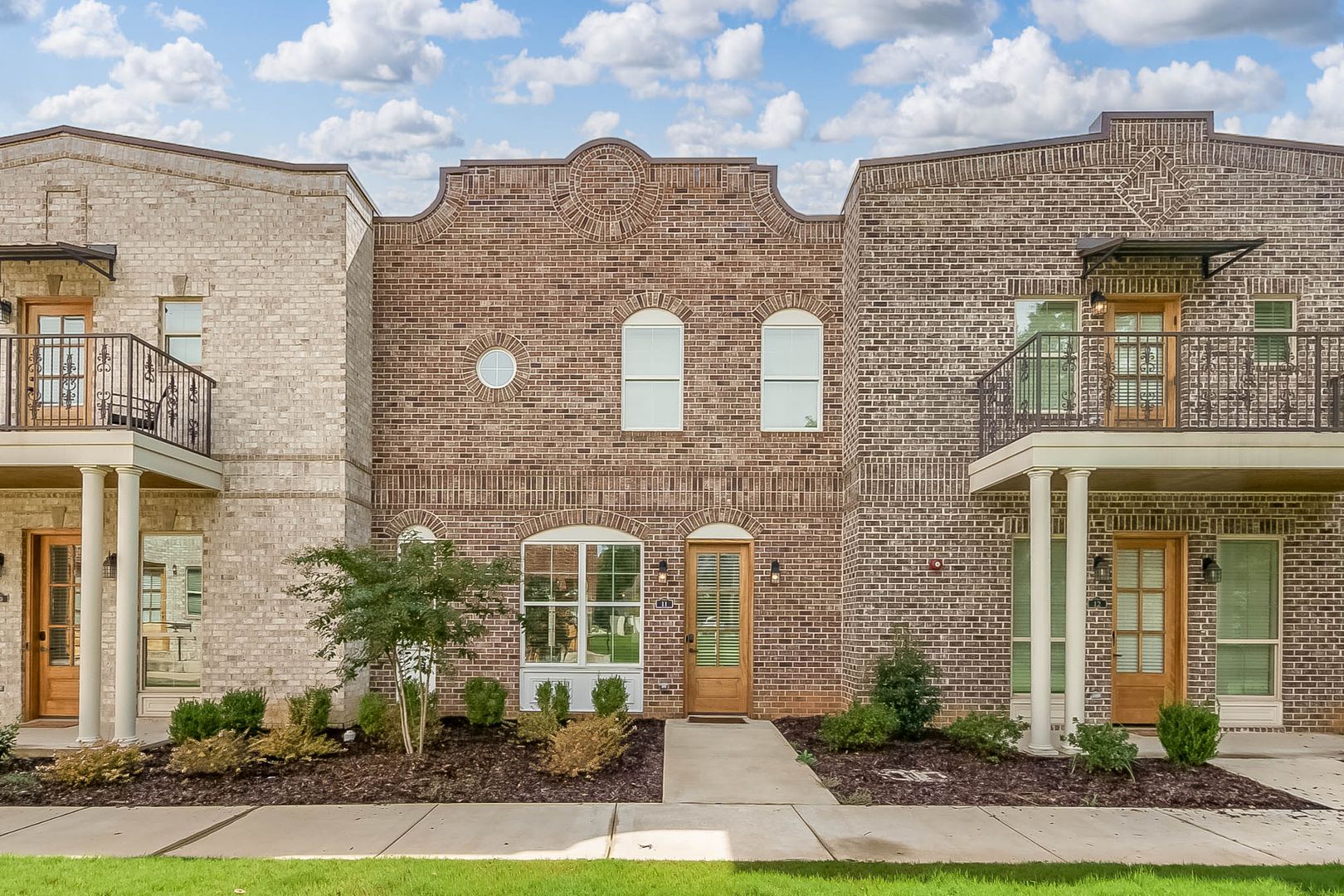 Northport Townhome: 120 Main Ave