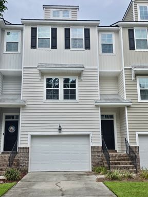 Like new 3 bedroom townhome in Grand Terrace - West Ashley – photo 1