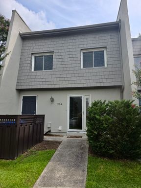Beautiful 3-Bedroom Townhome in Ventura Villas at Snee Farm - Mt. Pleasant