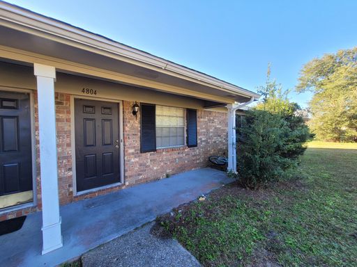 4804 Tradewinds Dr, Pensacola, FL 32514. Trash, water, and sewer provided. MOVE-IN SPECIAL: HALF OFF YOUR FIRST FULL MONTH’S RENT! – photo 1