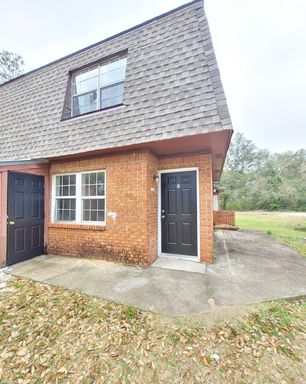 1140 Lake Dr Unit B Cantonment. MOVE-IN SPECIAL: HALF OFF YOUR FIRST FULL MONTH’S RENT! – photo 1